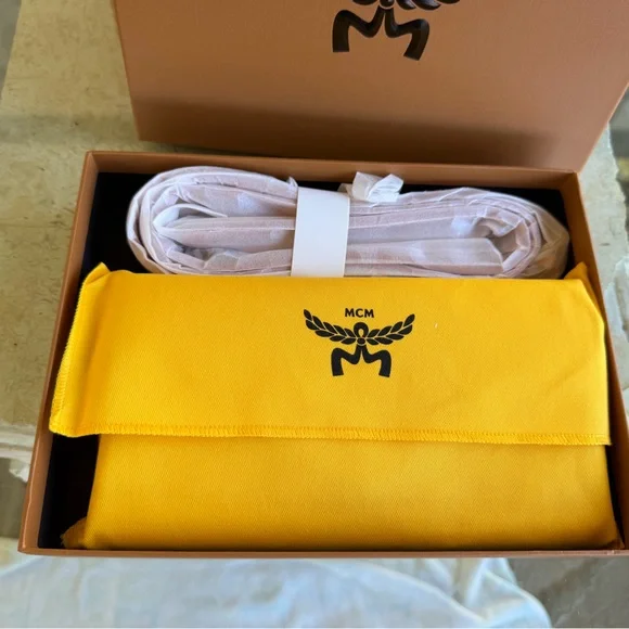 NIB MCM Pink wallet on Chain in Pink